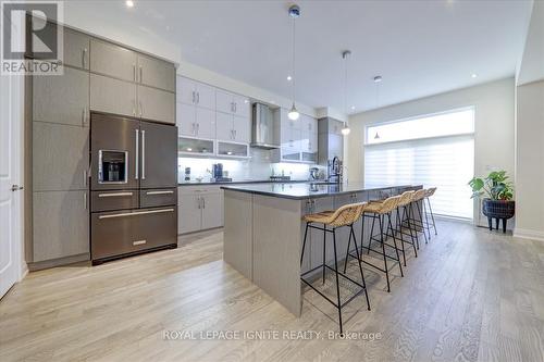 40 Klein Mills Rd, Vaughan, ON - Indoor Photo Showing Kitchen With Upgraded Kitchen