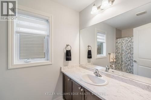 84 Wood Cres, Essa, ON - Indoor Photo Showing Bathroom