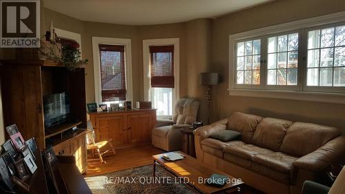 186 Albert St, Belleville, ON - Indoor Photo Showing Living Room