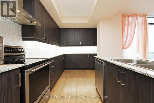 #406 -2900 Highway 7 Rd, Vaughan, ON - Indoor Photo Showing Kitchen With Upgraded Kitchen