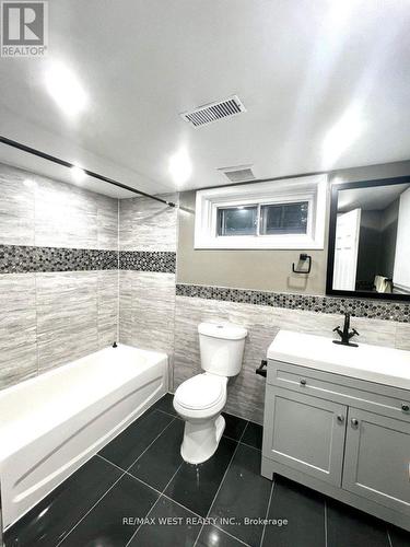 Bsmt - 8 Bucksburn Road, Toronto, ON - Indoor Photo Showing Bathroom