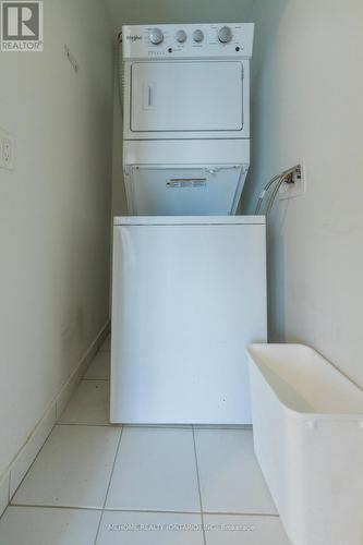 ##410 -4655 Metcalfe Ave, Mississauga, ON - Indoor Photo Showing Laundry Room