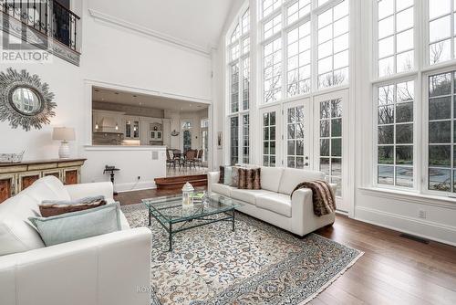 17 Bayview Ridge, Toronto, ON - Indoor Photo Showing Living Room