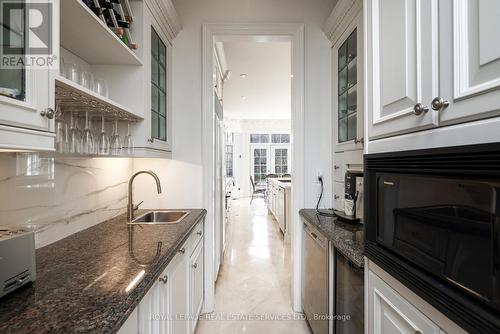 17 Bayview Ridge, Toronto, ON - Indoor Photo Showing Kitchen With Upgraded Kitchen