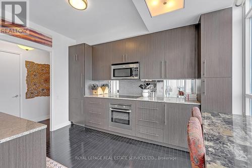 4101 - 21 Carlton Street, Toronto, ON - Indoor Photo Showing Kitchen