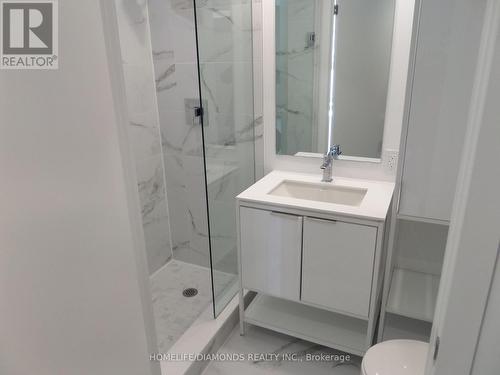 502 - 77 Shuter Street, Toronto, ON - Indoor Photo Showing Bathroom