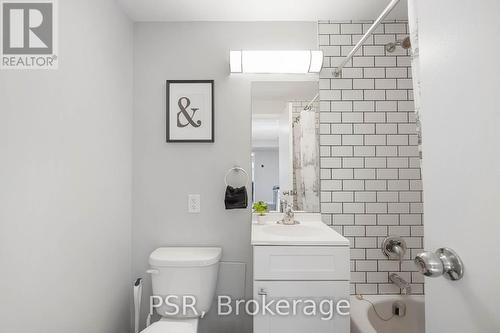 8 - 205 Gerrard Street E, Toronto, ON - Indoor Photo Showing Bathroom
