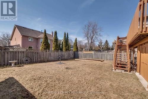215 Lake Dr W, Ajax, ON - Outdoor