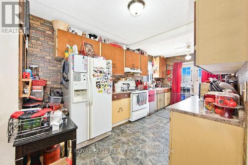 1945 Whites Rd, Pickering, ON - Indoor Photo Showing Kitchen
