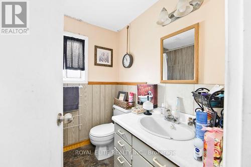 1945 Whites Road, Pickering, ON - Indoor Photo Showing Bathroom