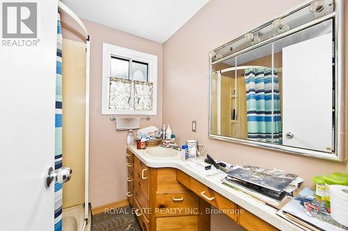 1945 Whites Rd, Pickering, ON - Indoor Photo Showing Bathroom