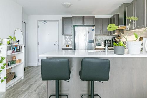 1 Redfern Avenue|Unit #335, Hamilton, ON - Indoor Photo Showing Kitchen With Upgraded Kitchen