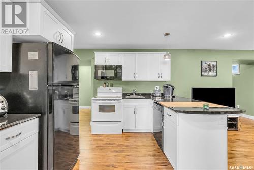 551 Redwood Crescent, Warman, SK - Indoor Photo Showing Kitchen