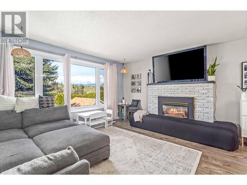 1995 Hollywood Road, Kelowna, BC - Indoor Photo Showing Living Room With Fireplace