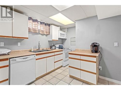 1995 Hollywood Road, Kelowna, BC - Indoor Photo Showing Kitchen With Double Sink