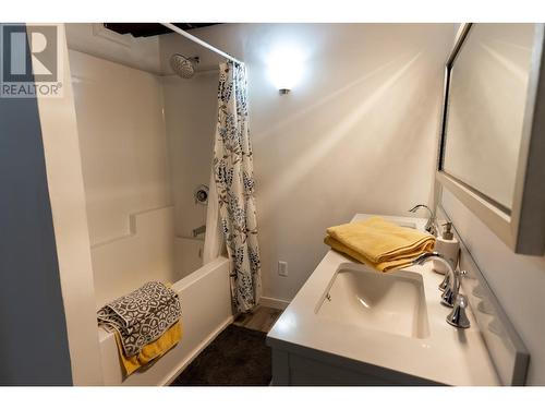 8323 Trans Canada Highway, Revelstoke, BC - Indoor Photo Showing Bathroom