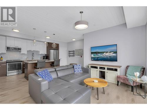 3398 Mckinley Beach Lane Unit# 202, Kelowna, BC - Indoor Photo Showing Living Room