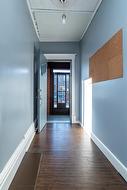 private separate entrance for upper unit - 