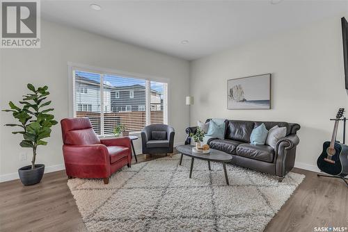 221 Dubois Crescent, Saskatoon, SK - Indoor Photo Showing Living Room