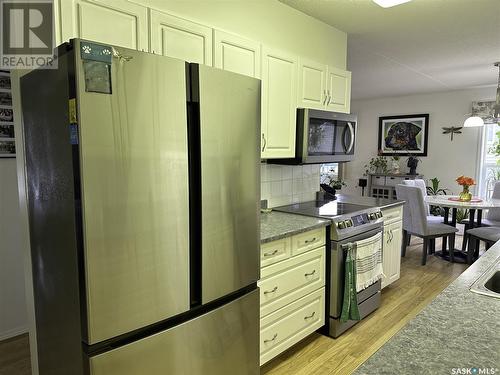203 1 26Th Street E, Prince Albert, SK - Indoor Photo Showing Kitchen