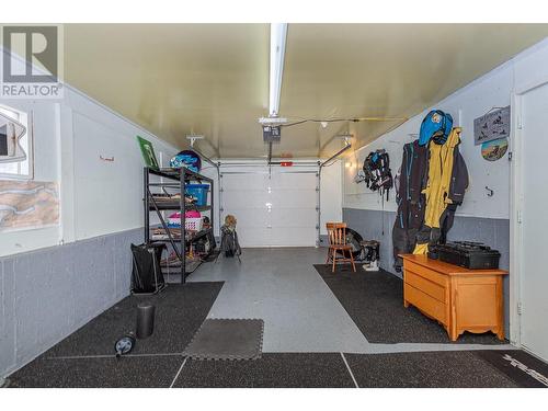 606 Forest Park Street, Sicamous, BC - Indoor Photo Showing Garage