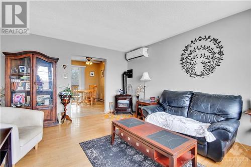 77 Carleton Street, Almonte, ON - Indoor Photo Showing Living Room