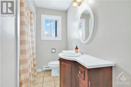 77 Carleton Street, Almonte, ON - Indoor Photo Showing Bathroom