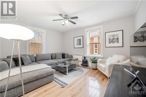 Unit 2 - 450 Byron Avenue, Ottawa, ON - Indoor Photo Showing Living Room