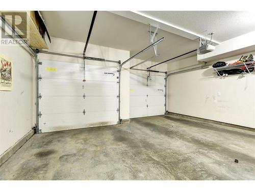 680 Old Meadows Road Unit# 66, Kelowna, BC - Indoor Photo Showing Garage