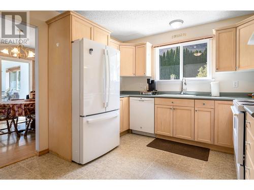 15562 Old Mission Road, Lake Country, BC - Indoor Photo Showing Kitchen
