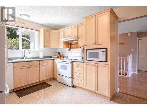15562 Old Mission Road, Lake Country, BC - Indoor Photo Showing Kitchen With Double Sink