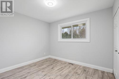 890 Wallace Avenue, Windsor, ON - Indoor Photo Showing Other Room