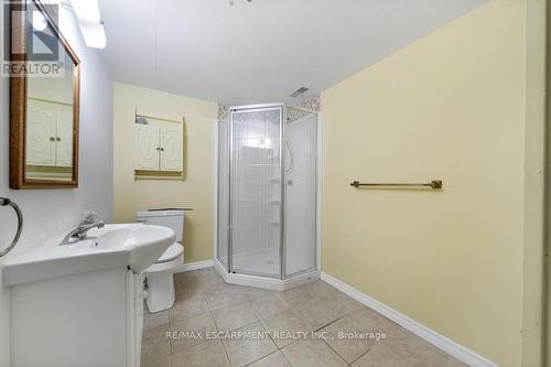 176 West 31St St, Hamilton, ON - Indoor Photo Showing Bathroom