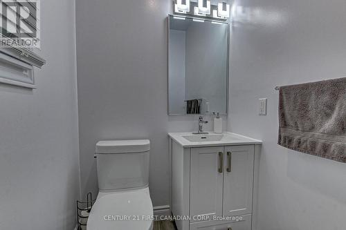 379 Griffith St, London, ON - Indoor Photo Showing Bathroom