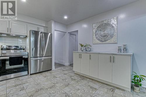 379 Griffith St, London, ON - Indoor Photo Showing Kitchen With Stainless Steel Kitchen