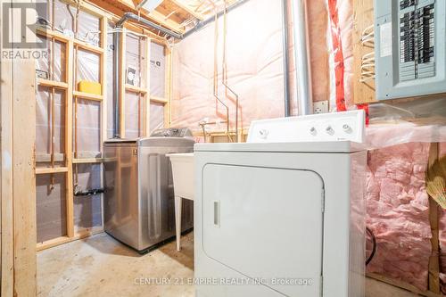 269 Hungerford St, London, ON - Indoor Photo Showing Laundry Room