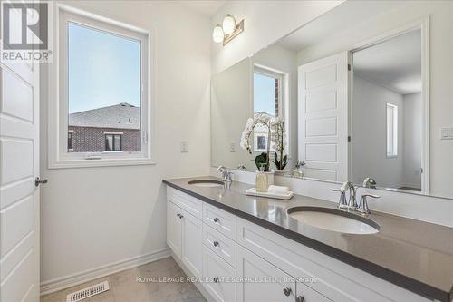1199 Tanbark Ave, Oakville, ON - Indoor Photo Showing Bathroom