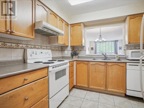 2315 - 100 Burloak Drive, Burlington, ON - Indoor Photo Showing Kitchen With Double Sink