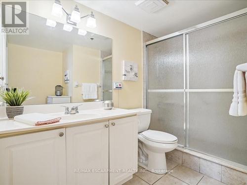 2315 - 100 Burloak Drive, Burlington, ON - Indoor Photo Showing Bathroom