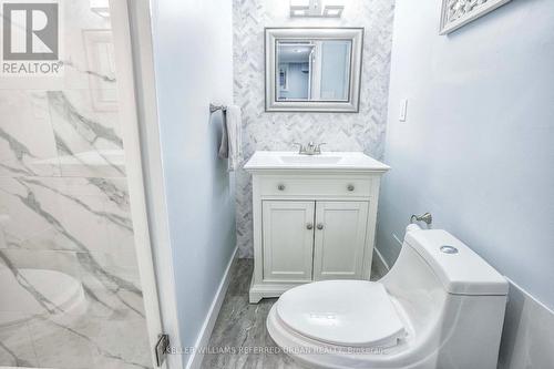 Lower - 4 Purdy Crescent, Toronto, ON - Indoor Photo Showing Bathroom