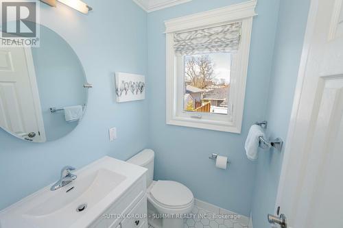 26 Hartsdale Dr, Toronto, ON - Indoor Photo Showing Bathroom