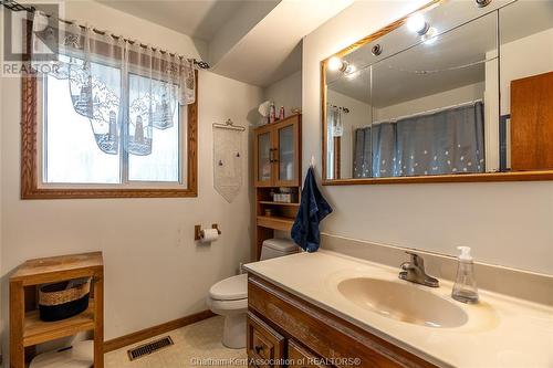 8672 English Line, Chatham, ON - Indoor Photo Showing Bathroom