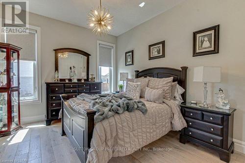 393 Warner Terrace, London, ON - Indoor Photo Showing Bedroom