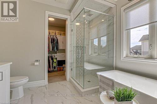 393 Warner Terrace, London, ON - Indoor Photo Showing Bathroom
