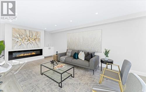 #307 -20 Harding Blvd, Richmond Hill, ON - Indoor Photo Showing Living Room With Fireplace