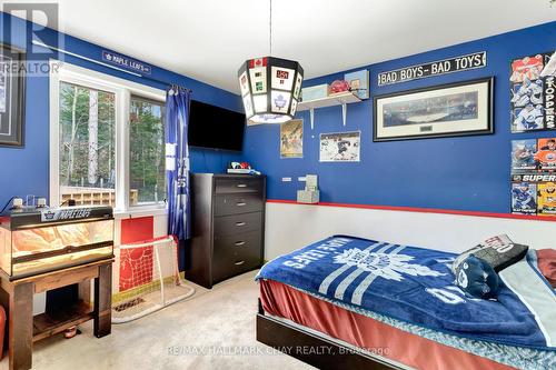 12 Pine Ridge Tr, Oro-Medonte, ON - Indoor Photo Showing Bedroom