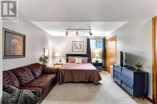 12 Pine Ridge Tr, Oro-Medonte, ON - Indoor Photo Showing Bedroom