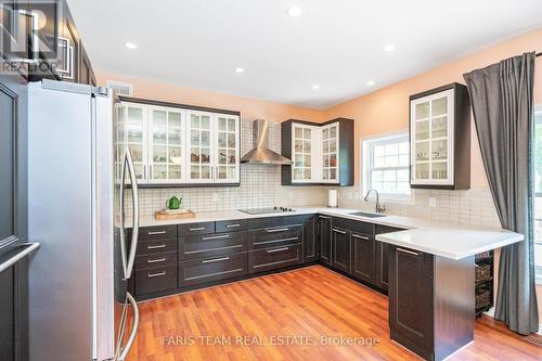 19 Castleton Dr, Tiny, ON - Indoor Photo Showing Kitchen With Upgraded Kitchen