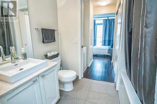 #415 -105 The Queensway Ave, Toronto, ON - Indoor Photo Showing Bathroom