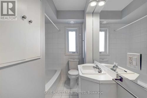 #B -1079 Avenue Rd, Toronto, ON - Indoor Photo Showing Bathroom